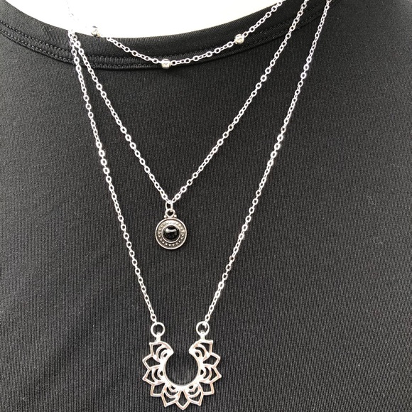 Lotus Multilayered necklace - Picture 7 of 13